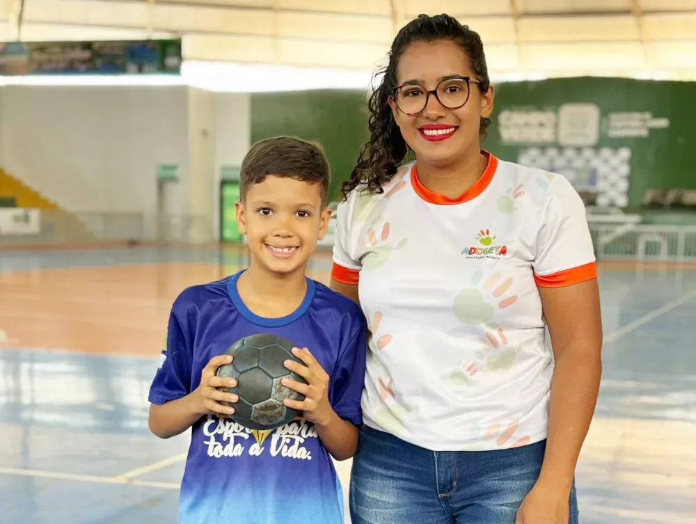 Mãe destaca evolução do filho depois de ingressar na escolinha de handebol