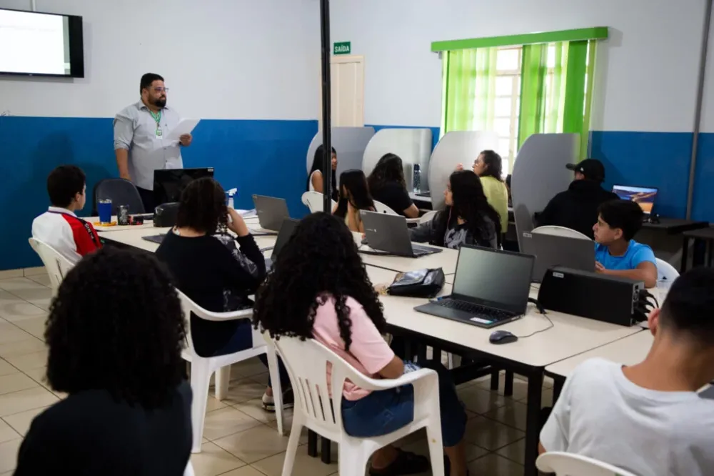 Com equipamentos novos, alunos iniciam curso de informática básica ofertado pelo CRAS