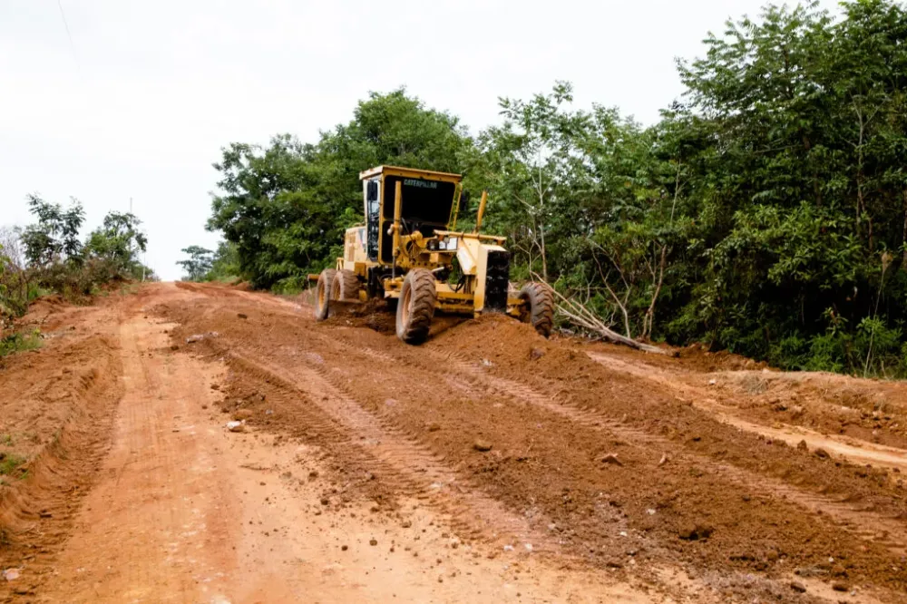 Prefeitura intensifica trabalho de recuperação de estradas na zona rural