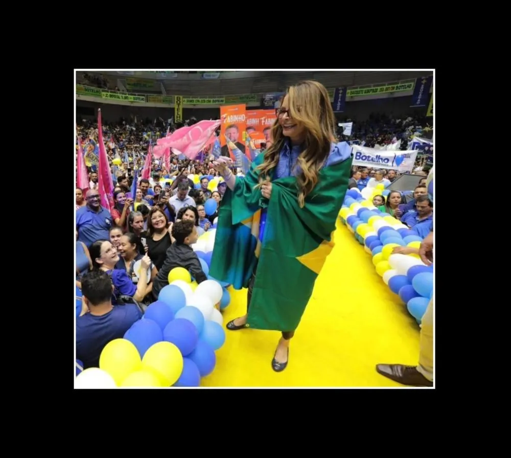 Virginia Mendes, vestida com a bandeira do Brasil, faz apoiadores vibrarem!
