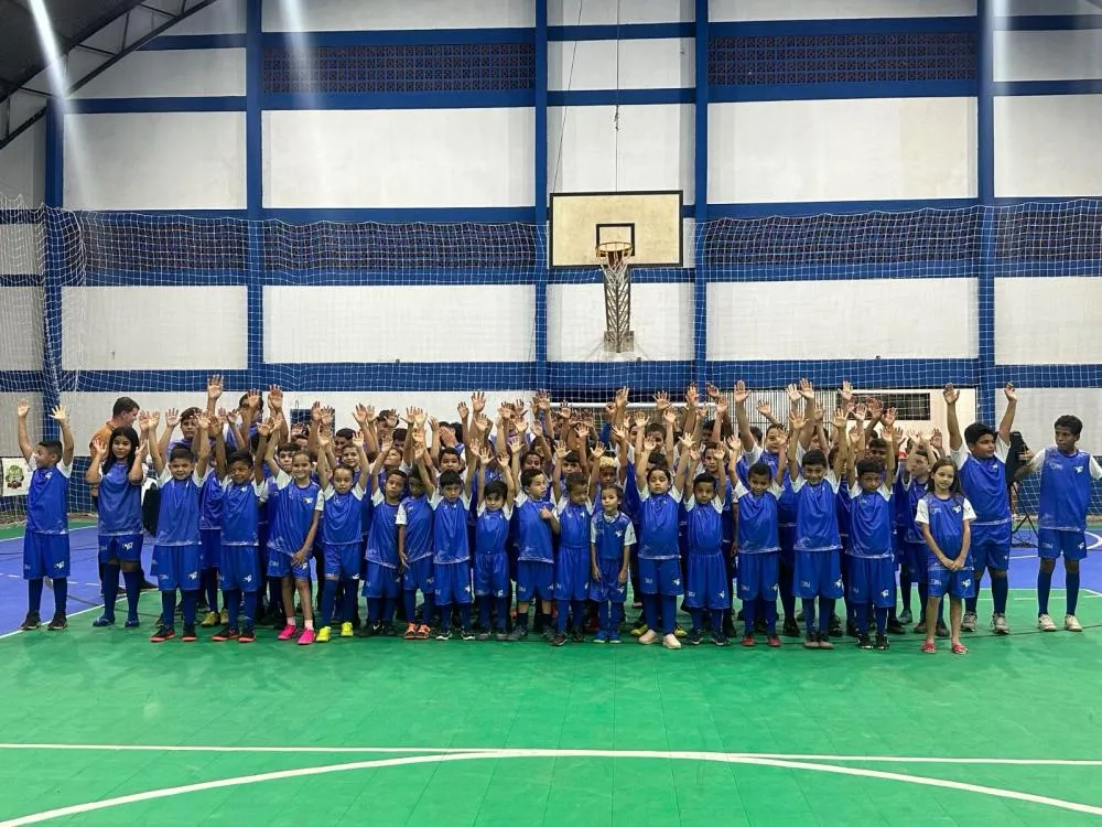 LIVRO NA MÃO, BOLA NO PÉ: PROJETO IMPULSIONA CRIANÇAS DE MATO GROSSO COM EDUCAÇÃO E ESPORTE