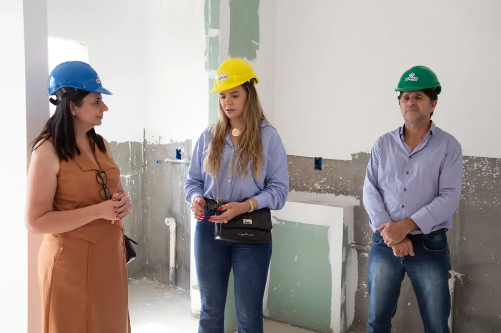Primeira-dama de Vila Rica conhece programa habitacional desenvolvido em Campo Verde