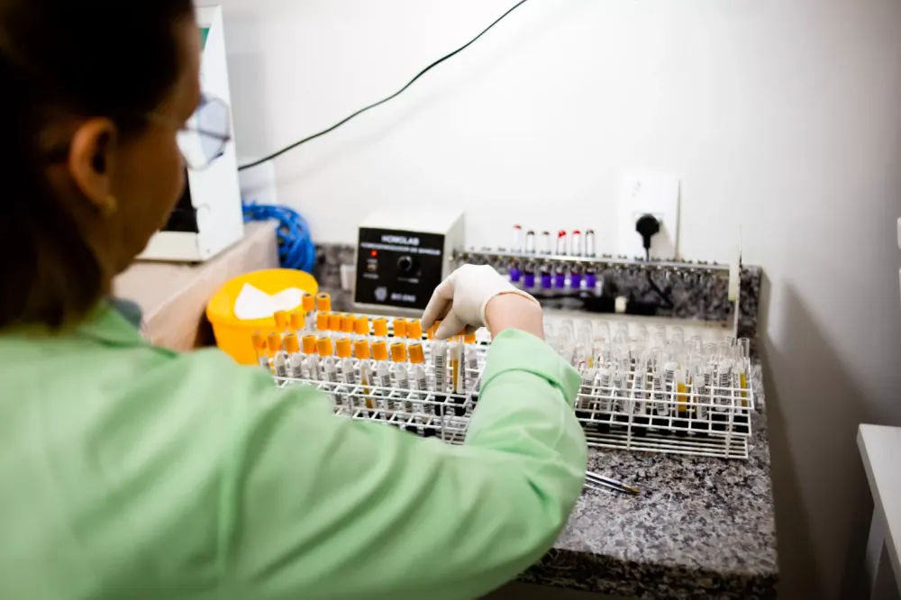 Laboratório Municipal realiza até 44 mil exames mensalmente