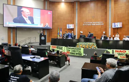 Alan Porto esclarece portaria que muda carga de trabalho nas escolas estaduais A atribuição para 2025, de acordo com Alan Porto, vem sendo publicada desde 2021 e que o questionamento dos profissionais da educação não tem base