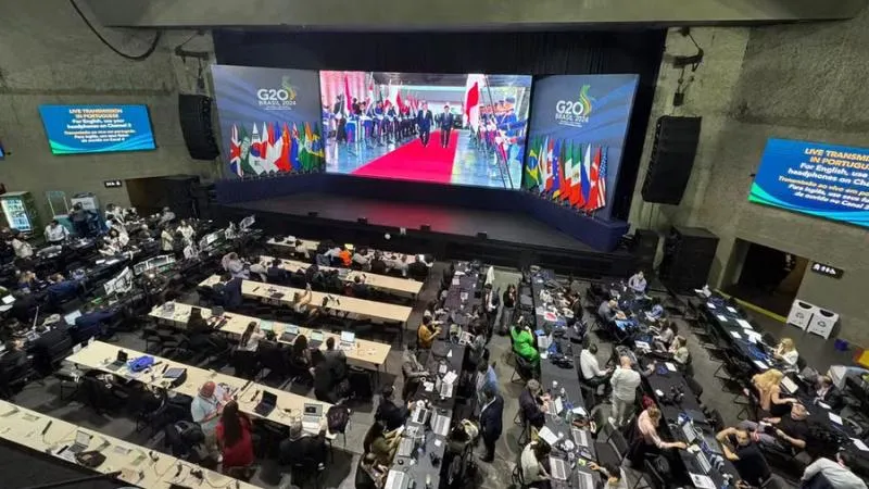 Mais de 80 países lançam aliança para erradicar fome e pobreza no mundo Iniciativa, anunciada durante a cúpula do G20 no Rio, será uma das prioridades da presidência do Brasil do G20, segundo Lula. Grupo é formado por 81 países, bancos mundiais e ONGs.