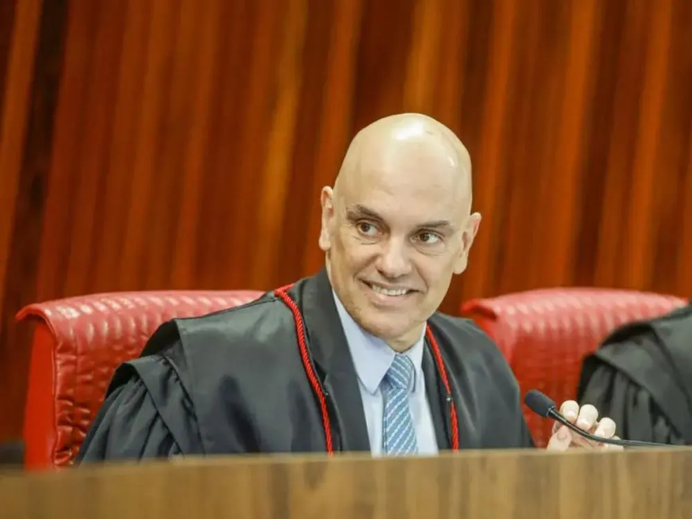 Entenda os principais pontos da decisão de Moraes que mandou Collor para a prisão Ex-senador foi condenado a 8 anos e 10 meses por corrupção passiva e lavagem de dinheiro; ministro determinou cumprimento imediato da pena