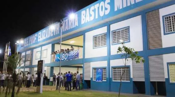 Estudantes e professores vão fechar rodovia contra o fim do período noturno em escola de VG