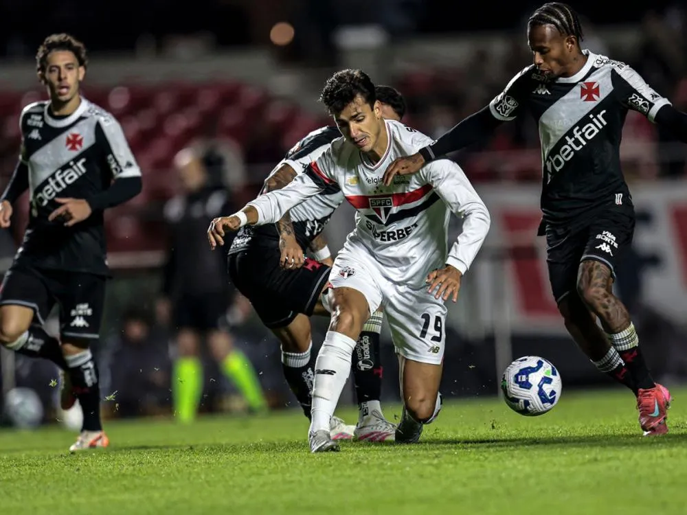 Vasco atropela São Paulo no Morumbi e põe fim em tabu de 13 anos Com a vitória, o Cruz-maltino vai para a pausa para o Mundial de Clubes na 13ª posição