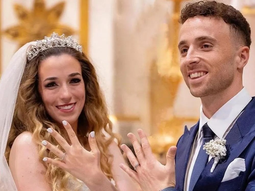 Nos últimos meses de vida, Diogo Jota casou e ganhou duas competições na Europa A notícia chocante causou uma enorme comoção nas redes sociais e o atleta deixou a esposa e três filhos