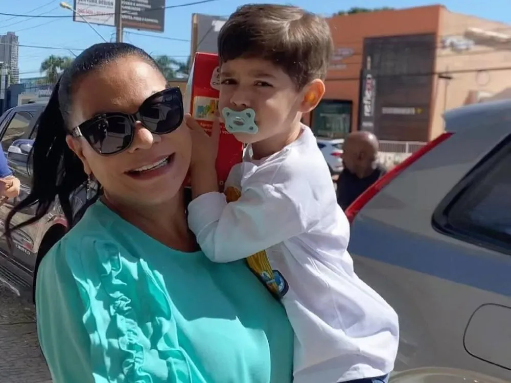 Léo poderá visitar Dona Ruth aos fins de semana, nos feriados e nas férias. Veja os detalhes! O herdeiro de Marília Mendonça também vai passar as datas comemorativas e feriados ao lado de Ruth Fernandes. Leia o trecho da decisão, decretada por um juiz!
