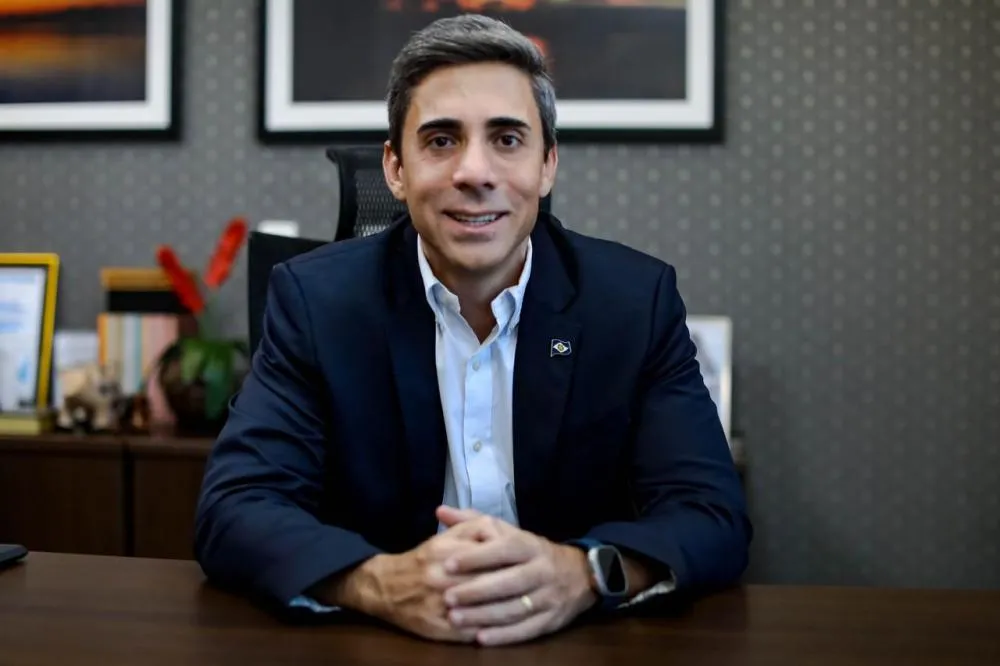 Os bons resultados obtidos pela educação pública de Mato Grosso, tanto no Ensino Fundamental, quanto no Ensino Médio, têm colocado o estado no centro das atenções de quem reconhece e vibra e até daqueles que apenas criticam sem necessariamente oferecer soluções ou alternativas.