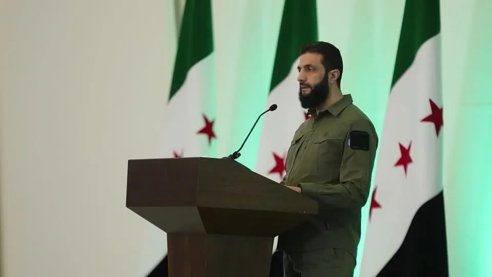Após ataque de Israel, presidente da Síria diz que “não tem medo da guerra” Ahmed al-Sharaa acrescentou que o povo sírio está pronto para lutar se sua dignidade for ameaçada