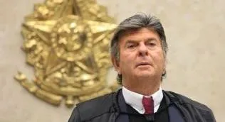 Fux diverge de Moraes e vota contra cautelares impostas a Bolsonaro Com voto do ministro, julgamento da Primeira Turma ficou com 4 votos a 1 para referendar a decisão do relator contra ex-presidente