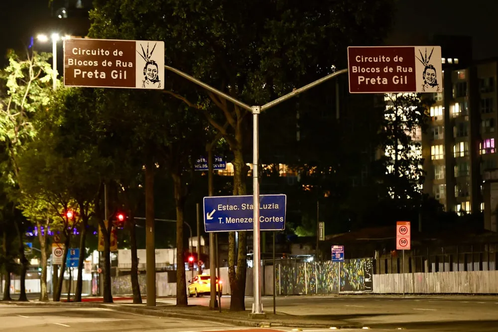 Prefeitura do Rio rebatiza trajeto dos megablocos em homenagem a Preta Gil O novo circuito compreende a concentração dos blocos na Rua Primeiro de Março, entre as ruas do Rosário e do Ouvidor, seguindo pela Avenida Presidente Antônio Carlos até a dispersão na Rua Araújo Porto Alegre