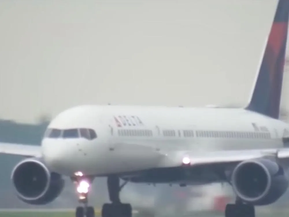 Turbulência em voo da Delta deixa 25 feridos nos Estados Unidos Os passageiros foram atendidos e levados rapidamente para hospitais da região em busca de tratamento