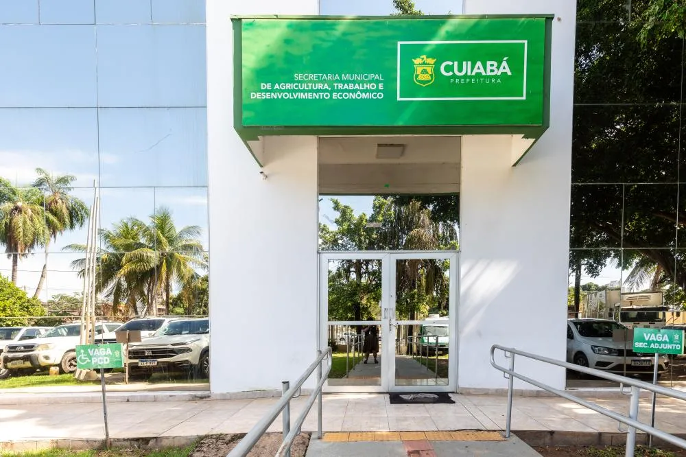 Sine Cuiabá 95 vagas para garçom e outras 243 oportunidades para pessoas sem experiência