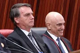 Moraes autoriza visita de filhos e netos a Bolsonaro Ex-presidente cumpre prisão domiciliar em sua residência, em Brasília, após descumprir medidas cautelares impostas pelo STF