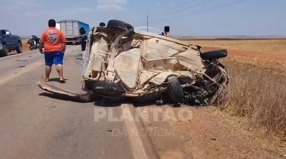 Motorista bate de frente com SW4, capota e morre na MT-251