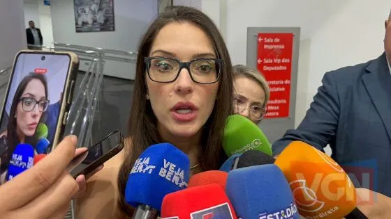 Janaina provoca Abilio: “Se não é gênero, explique ataques só contra mim” Deputada rebate ataques de Abilio e cobra explicação sobre críticas apenas a ela