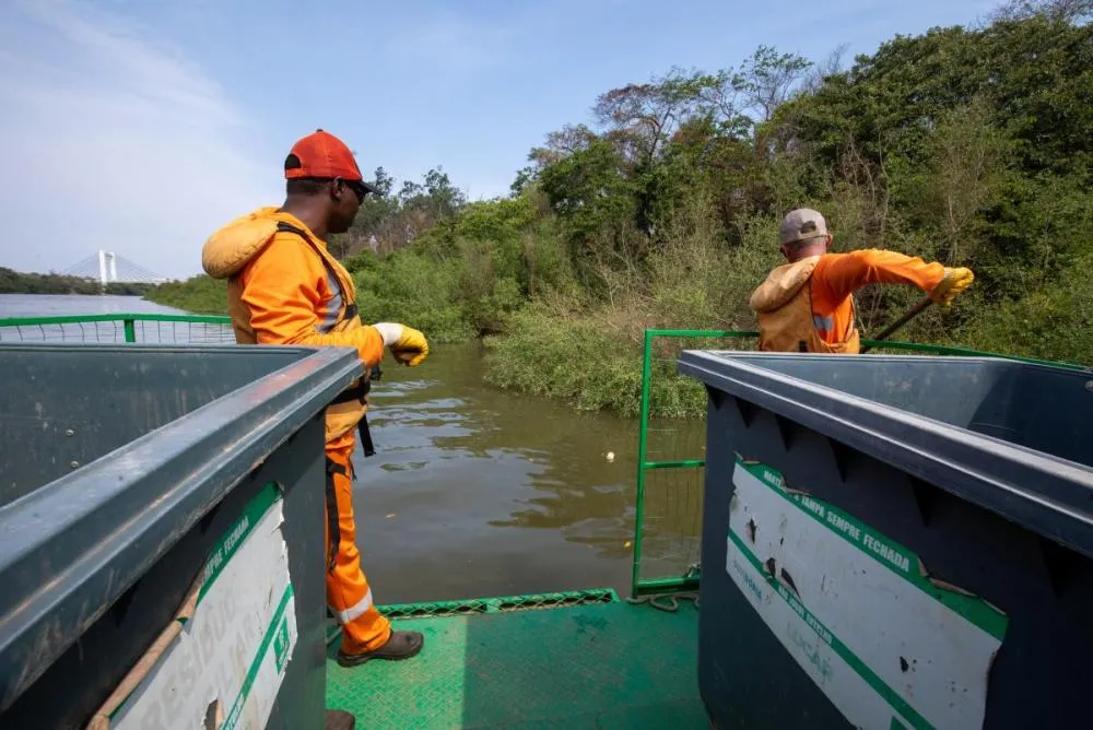 Prefeitura retira 20 toneladas de lixo do Rio Cuiabá mensalmente