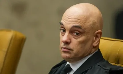 Moraes veta participação de bispo em grupo de oração na casa de Bolsonaro