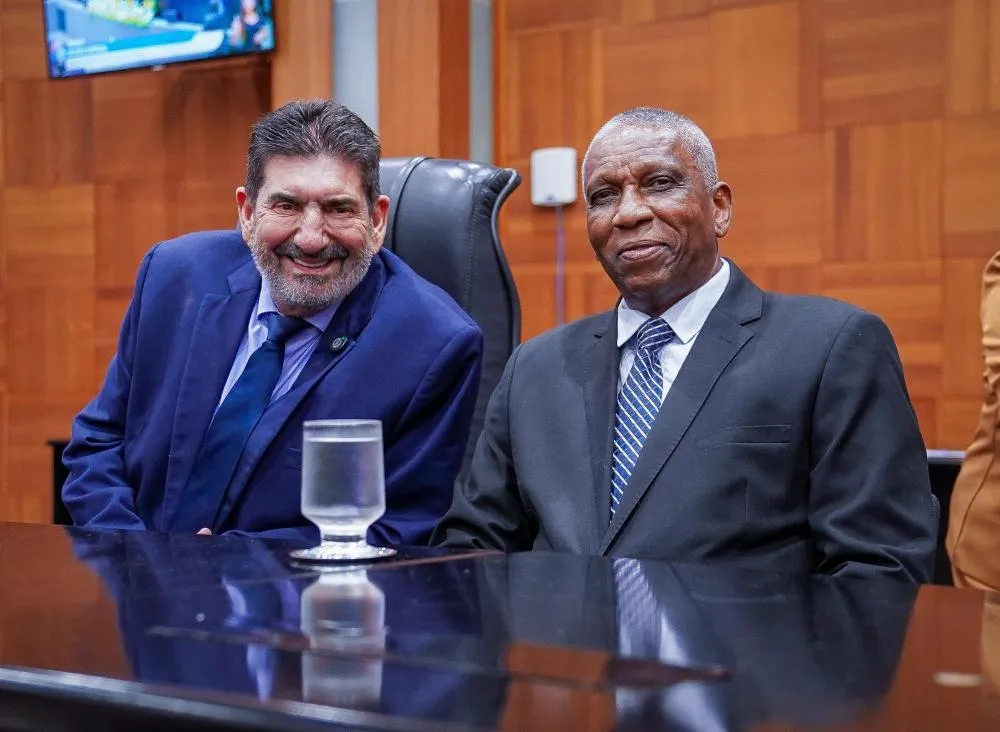 Dr. João celebra servidores da Assembleia Legislativa em sessão especial: “Sem vocês, essa Casa não funciona”
