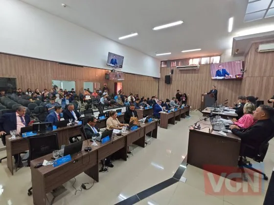 Câmara de VG instaura CPI para investigar prefeita sobre uniformes escolares Denúncia aponta possível promoção pessoal da prefeita Flávia Moretti