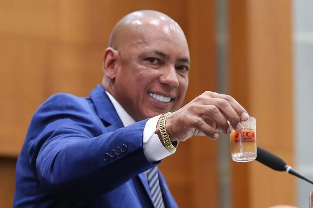 INCENTIVO À DOAÇÃO Sancionada Lei de Juca do Guaraná que garante inclusão de símbolo de doador de sangue em placas de atendimento prioritário