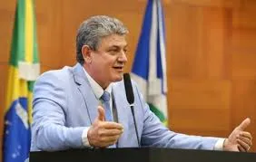 Fico muito feliz em saber que deu certo. A água agora está chegando, encanada, já está subindo na caixa.