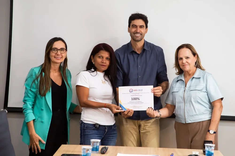Aprovados em vestibular para Bolsa de Estudos recebem voucher que garante ingresso na faculdade