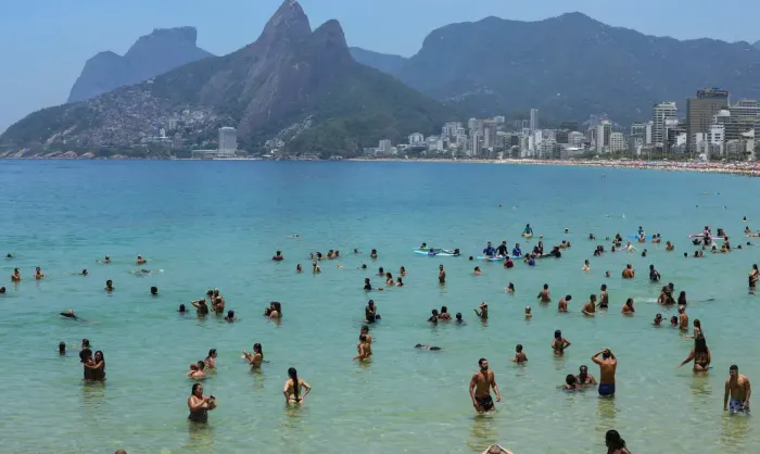 Carnaval: salva-vidas resgatam 453 pessoas no litoral fluminense