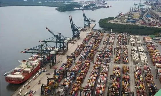 Governo Lula libera R$ 15 bilhões em crédito para exportadores CMN aprova regras de financiamento com juros de até 5% ao ano