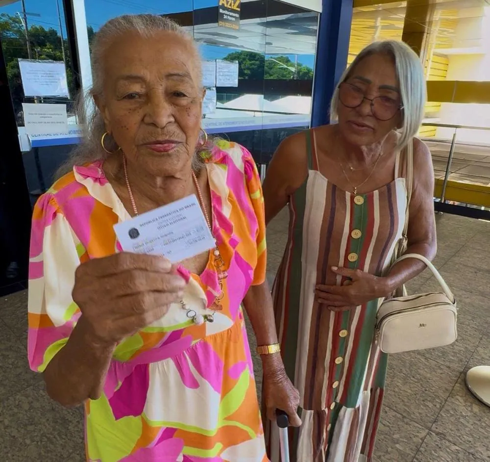PRESTÍGIO Juca do Guaraná se comove com gesto de idosa de 89 anos que faz questão de regularizar o título com objetivo de votar nele