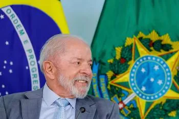 Lula assina MP e zera “taxa das blusinhas”