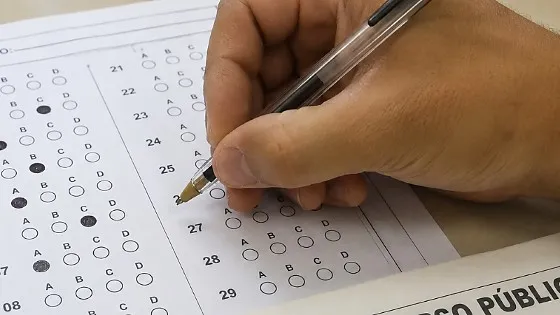 Prefeitura abre seletivo emergencial para professor com salário de R$ 4,8 mil Município busca profissionais de Matemática após ficar sem candidatos disponíveis no processo seletivo anterior