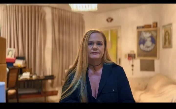 #colunabemfalada e um assunto muito sério homens machistas intitulam-se de vítimas do feminismo e participam do movimento RED PILL. Mulheres, corram. Assistam!