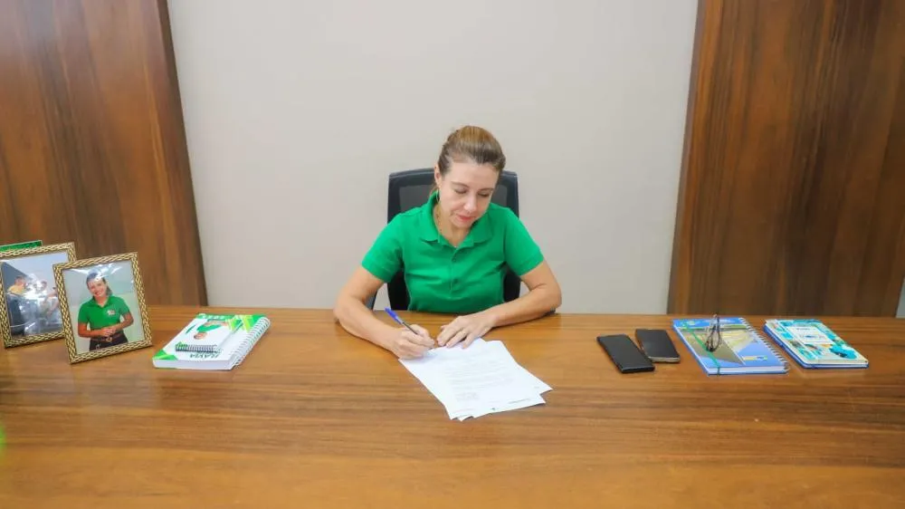 Prefeita sanciona lei que cria Fundo Municipal de Educação em Várzea Grande