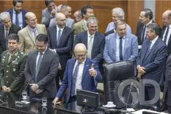 Postura de pelotão; Base de cofre cheio e oposição à mìngua