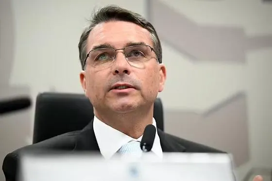 Flávio promete acordo comercial com EUA se vencer eleição