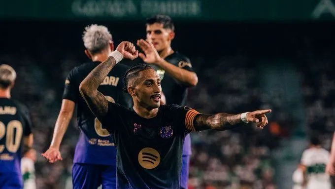 Raphinha marcou dois gols na goleada do Barcelona na estreia de LaLiga • Divulgação/FC Barcelona