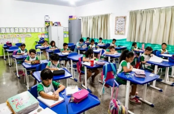Escolas recebem novos mobiliários