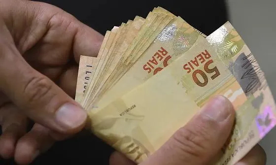 Governo prevê salário mínimo de R$ 1.741 para 2027