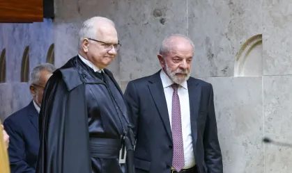 Lula elogia Fachin e aposta em redução de impacto eleitoral da crise no STF Chefe do Executivo defendia que o presidente do STF atuasse para evitar escalada da instabilidade institucional