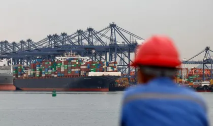 Incêndio em navio de carga deixa 20 mortos na China Cinco pessoas ainda estão desaparecidas após fogo atingir embarcação em estaleiro