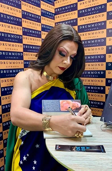 Após Bienal de SP, Nelly Winter lança o livro “Abuso” em Cuiabá