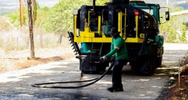Prefeitura pavimenta sede do Assentamento 4 de Outubro