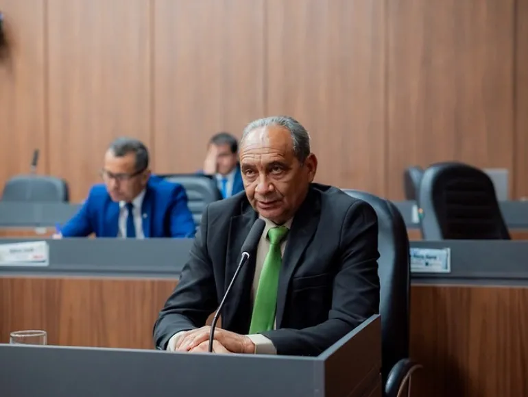 Vereador Antônio Lemes apresenta indicações para pavimentação e limpeza urbana em Cuiabá
