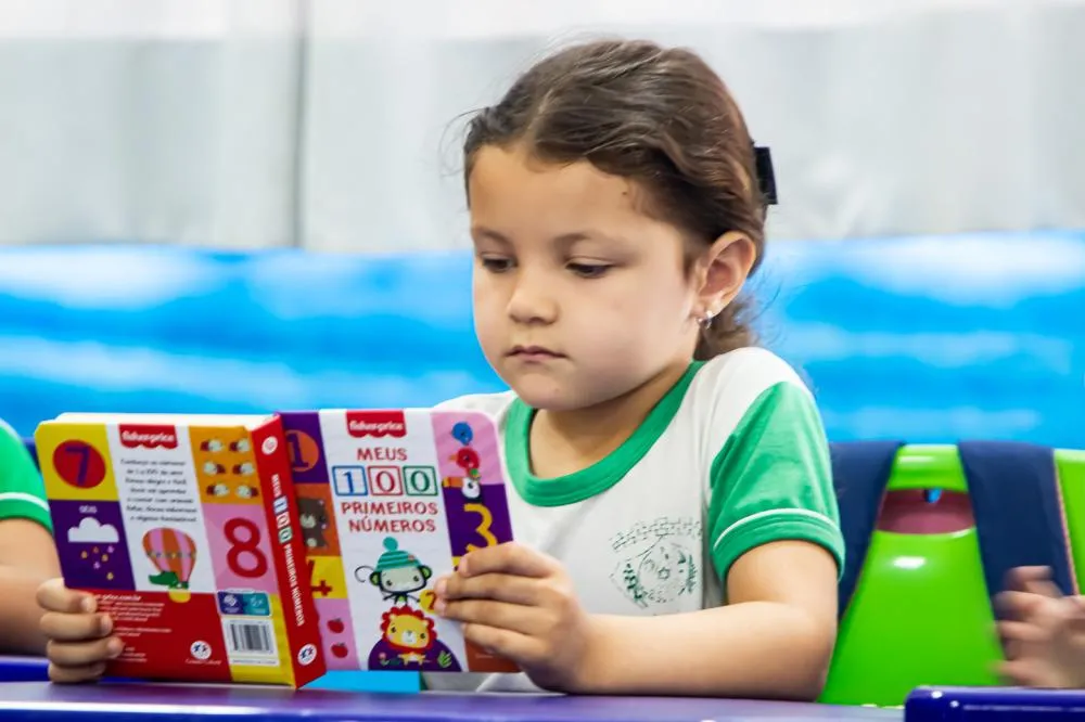 Escolas da Rede Municipal recebem kits de leitura do projeto Biblioteca Itinerante