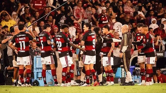 Flamengo desperdiça vantagem e dá adeus à Libertadores