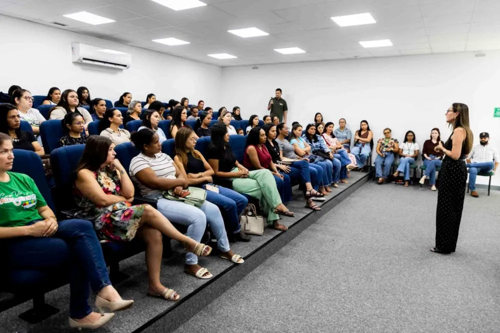 Educação promove encontro de acolhimento a profissionais da creche atingida por aeronave